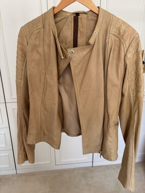 Malibu Road Tan Leather Jacket. Designed in LA. Size S. Classic and Edgy style.